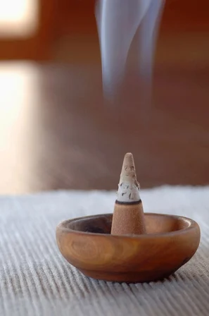 Tedi Sanat Gri Ay Yüzü Konik Tütsülük Buhurdanlık ( 10 ADET TÜTSÜ HEDİYELİ )