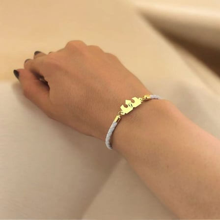 14 Ayar Altın Plakalı G Harfine Özel Taç Motifli Doğal Beyaz Derili Hediye Bileklik-465