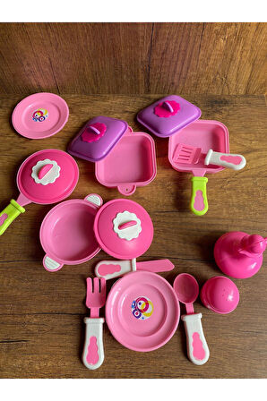 OYUNCAK 16 Parça Oyuncak Tava Tencere SETİ EVCİLİK OYUN SETŞİ ÇATAL BIÇAK KAŞIK TUZLUK TENCERE TAVA