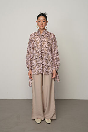 KADIN KOLLARI BAĞLAMALI PUDRA RENK ÇİÇEK DESENLİ OVERSİZE GÖMLEK