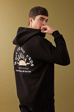 DeFacto Oversize Geniş Kalıp Yarım Fermuarlı Kapüşonlu Sırt Baskılı Sweatshirt B4804AX24SPBK81