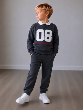 Polo Yaka Nakışlı Erkek Çocuk Sweatshirt & Eşofman Alt Üst Takım – Kolej Stili ve Şıklık Bir Arada
