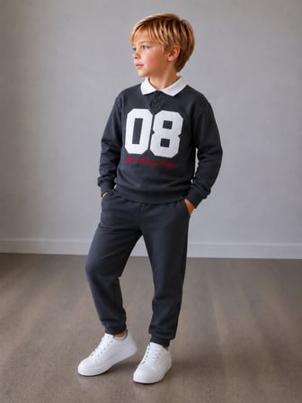Polo Yaka Nakışlı Erkek Çocuk Sweatshirt & Eşofman Alt Üst Takım – Kolej Stili ve Şıklık Bir Arada