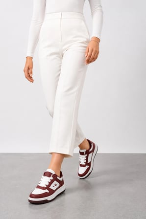 Avero Kadın Deri Spor Ayakkabı – Rahat ve Zamansız Günlük Sneaker Bordo-Beyaz