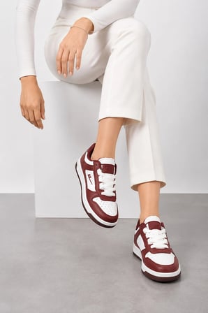 Avero Kadın Deri Spor Ayakkabı – Rahat ve Zamansız Günlük Sneaker Bordo-Beyaz