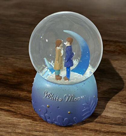 8 cm Müzikli Işıklı  Ay Işığında Romantik Çiftler Kar Küresi 7702