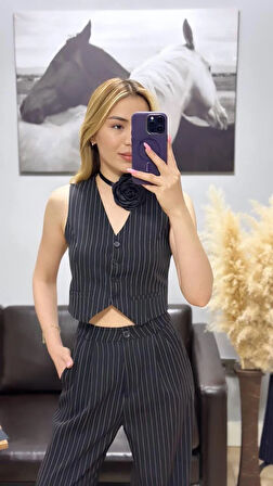 Kadın Siyah Çizgili Dokuma Yelek