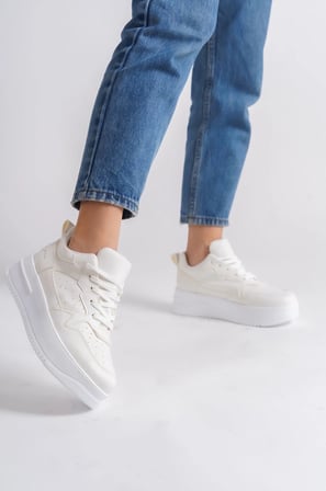 Avela Kalın Taban Bağcıklı Günlük Kadın Sneaker Beyaz Detaylı