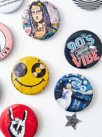 Trend-8-Karışık Tasarım Rozet Seti – Sanat, Müzik, Retro ve Eğlenceli Temalı 15’li Yaka Rozeti