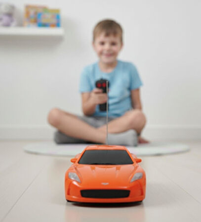 1:24 Ölçek Uzaktan Kumandalı Yarış Arabası - RC Spor Araba