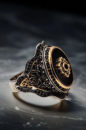 Erkek Gümüş Yüzük - Oniks Taşlı Yanı İşlemeli Gümüş Yüzük