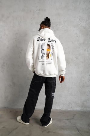 Üç İplik Şardonlu Kadın Salaş Stil Oversize – Beyaz “Other Lives” Ön Ve Arka Baskılı, Kanguru Cepli, Ribanalı Rahat Kışlık Model Beyaz Kapüşonlu Sweatshirt