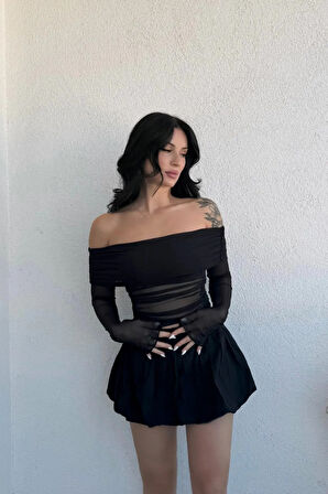 Siyah Tül Detay Madonna Yaka Crop Bluz