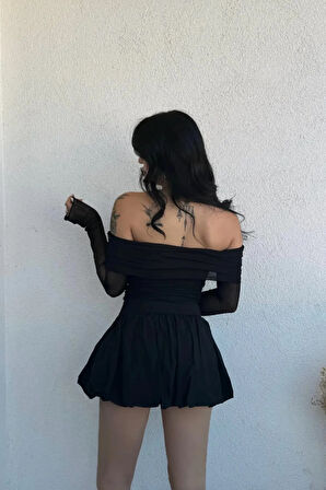 Siyah Tül Detay Madonna Yaka Crop Bluz