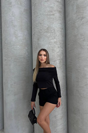 Siyah Dalgıç Kumaş Madonna Yaka Büzgülü Crop Bluz