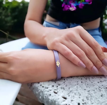 14 Ayar Altın Plakalı R Harfine Özel Doğal Mor Derili Kalp Motifli Hediye Bileklik-479