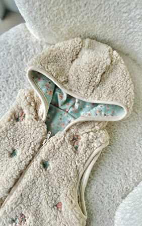 Fermuarlı Teddy Kumaş Kapüşonlu Kız Bebek Yelek