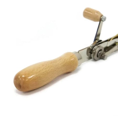 Yarı Otomatik Punch (Panç) Makinesi (2-8 mm Hav Yüksekliği - 3mm İğne Kalınlığı)