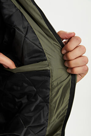 Erkek Haki Dik Yaka Su Ve Rüzgar Geçirmez İçi Kapitone Elyaflı Mont M-9