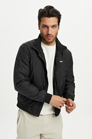 Erkek Siyah Dik Yaka Su Ve Rüzgar Geçirmez İçi Kapitone Elyaflı Mont M-9