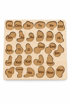 Arapça Alfabe Eğitici Puzzle – Ahşap Tabanlı Renkli PLA Harfler – 32,2 x 30 cm