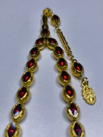Kırmızı Mineli Sarı Metal Alpaka Özel Tasarım Ağır Tesbih (11 x 8 x 6 mm)
