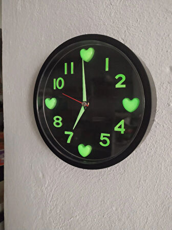 Fosforlu 3d Kalpli Siyah Küçük Duvar Saati Fosforlu Küpe Zincirli Kolye Seti