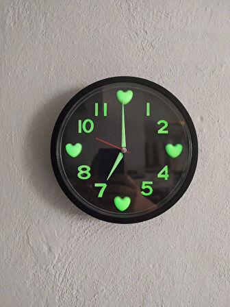 Fosforlu 3d Kalpli Siyah Küçük Duvar Saati Fosforlu Küpe Zincirli Kolye Seti