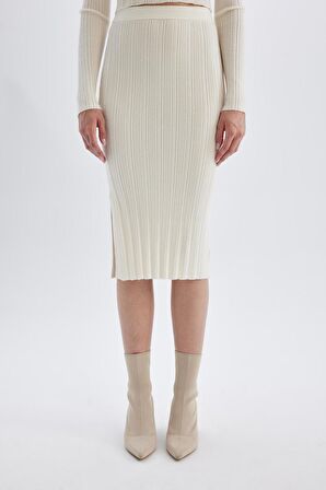 DeFacto Coool Slim Fit Dar Kesim Basic Düz Yırtmaçlı Triko Midi Etek A2058AX24AUBG303