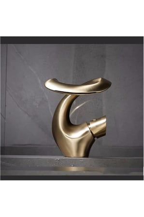 Lüks Gold Şelale Lavabo Bataryası Tek Kollu Tezgah Üstü Banyo Musluğu Modern Tasarım