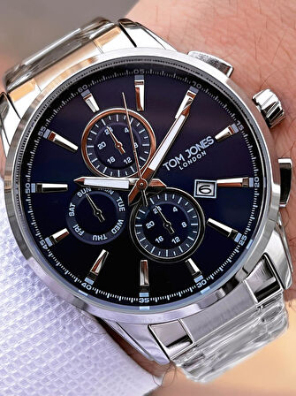 Tom Jones Bileklik Hediyeli Çelik Kordon 3 Atm Suya Dayanıklı 2 Yıl Garantili Erkek Kol Saati 2462.3