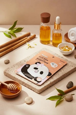 Miniso Lisanslı Sevimli Panda Serisi Yüz Maskesi – Besleyici Bal Özlü 17 Cm