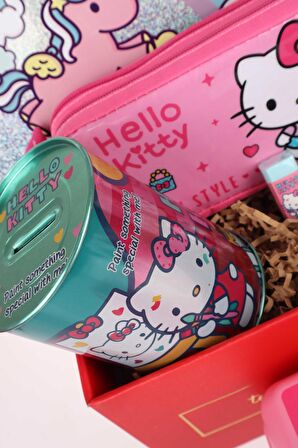 DEKOMUS İLE ÖZEL KUTULU LİSANSLI HELLO KITTY KALEM ÇANTASI İLE KIRTASİYE OKUL SETİ