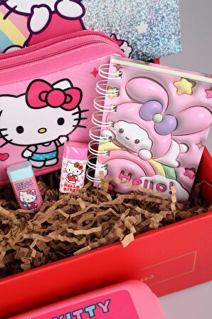 DEKOMUS İLE ÖZEL KUTULU LİSANSLI HELLO KITTY KALEM ÇANTASI İLE KIRTASİYE OKUL SETİ