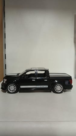 Oyuncak Metal Model  Koleksiyon 1 / 24 Ölçek F 350 Pickup Siyah Kamyon 4x4 Işıklı Sesli 