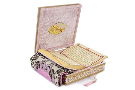 Kadife Kaplı Sandıklı Kişiye Özel Hediyelik Seccadeli Kuranı Kerim Seti Pembe