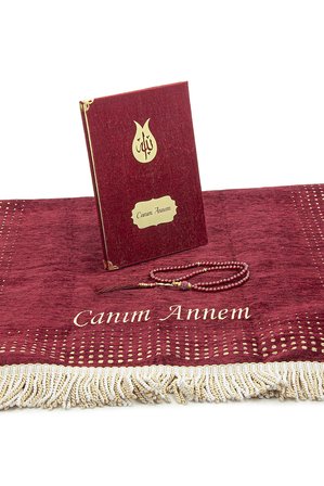 Anneler Gününe Özel İsim Nakışlı İnci Tesbih Yasin Kitabı Şönil Seccade Seti Bordo