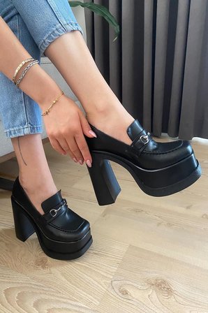 PRESHLEY Kadın Siyah Suni Deri Lofer Model Günlük Dolgu Topuklu Ayakkabı 12 cm Topuk Yüksekliği 4.5 cm Platform Yüksekliği Tokalı Kapalı Burun Mevsimlik