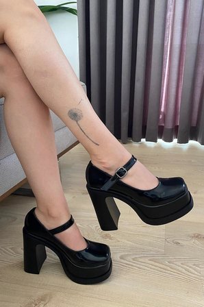 Preshley Dolgu Topuklu Ayakkabı Siyah Rugan 12 cm Platformlu Bantlı Suni Deri