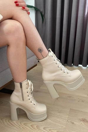 Preshley Kadın Bot Krem Sivri Burun Bağcıklı Fermuarlı 12 cm Platform Topuklu Suni Deri Bot