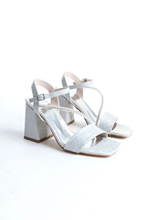 Kadın Scarlet Gümüş Simli 9 cm Kalın Topuklu Taş Detaylı Aykkabı