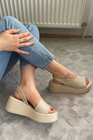 Kadın Mambo Bej Dolgu Tabanlı Sandalet