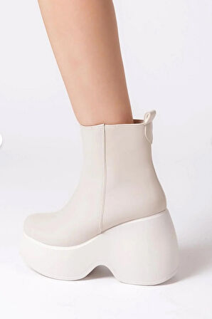 Kadın Celsi Krem Cilt Yandan Fermuarlı 9 cm Yüksek Dolgu Topuklu Mevsimlik Kadın Kısa Bot Bootie