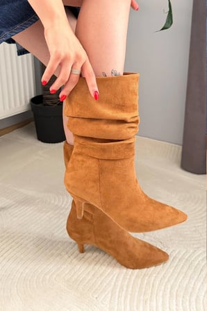 Kadın Donna Taba Süet Körüklü Sivri Burun 6 Cm Çivi Topuklu Kısa Çizme