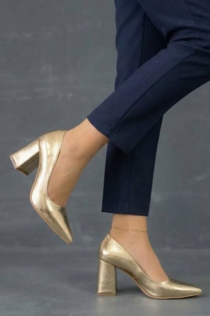 Kadın Starlight Gold 7 cm Kare Kalın Topuklu Ayakkabı