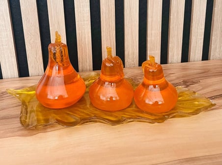 MYK Hediye ve Sanat Atölyesi Üçlü Armut ve Tabak Seti Özel Tasarım Onikx Şeffaf Görünümlü Polyester Turuncu Dekoratif Biblo Sunumluk 30x10 cm