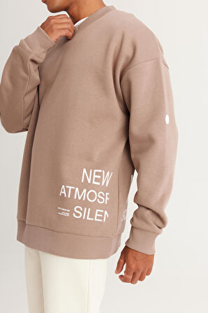 Erkek Bej Oversize Fit Bol Kesim Içi Polarlı 3 Iplik Pamuklu Baskılı Sweatshirt