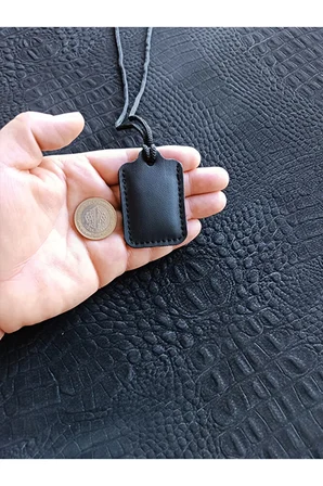 Küçük Dörtgen Cevşen Dualı Kolye Muska Hakiki Deri