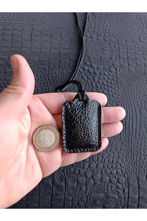 Küçük Dörtgen Cevşen Dualı Kolye Muska Hakiki Deri