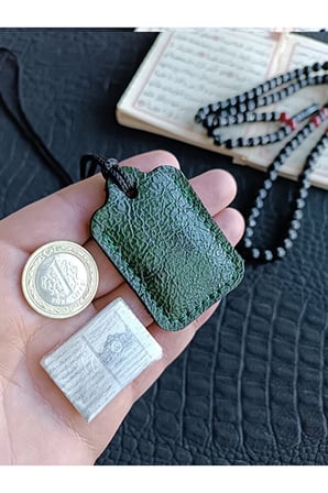 Küçük Dörtgen Cevşen Dualı Kolye Muska Hakiki Deri